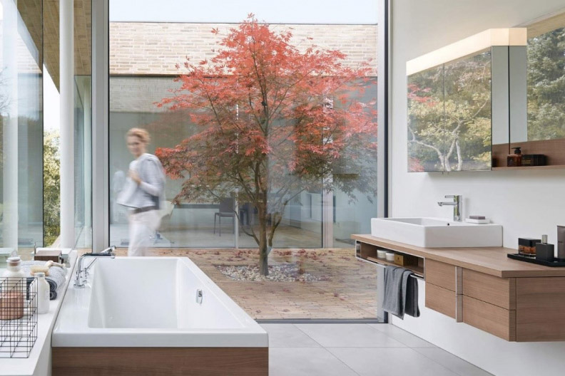 ванная комната с панорамным окном