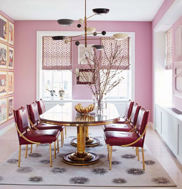 сложный теплый розовый цвет на стенах столовой