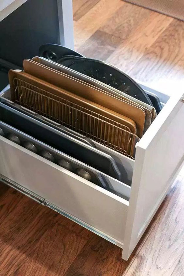 Хранение на кухне в ящике с перегородками